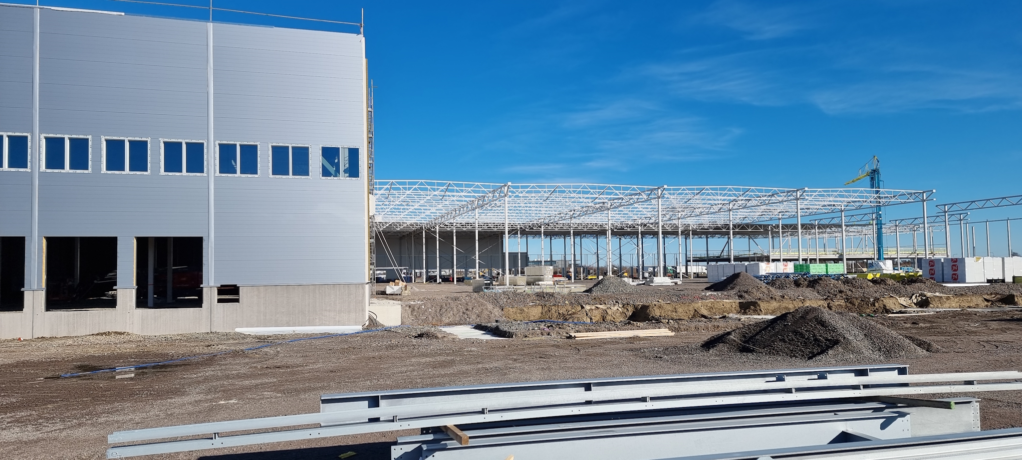 steel frame, roof sheet, concrete, installation
