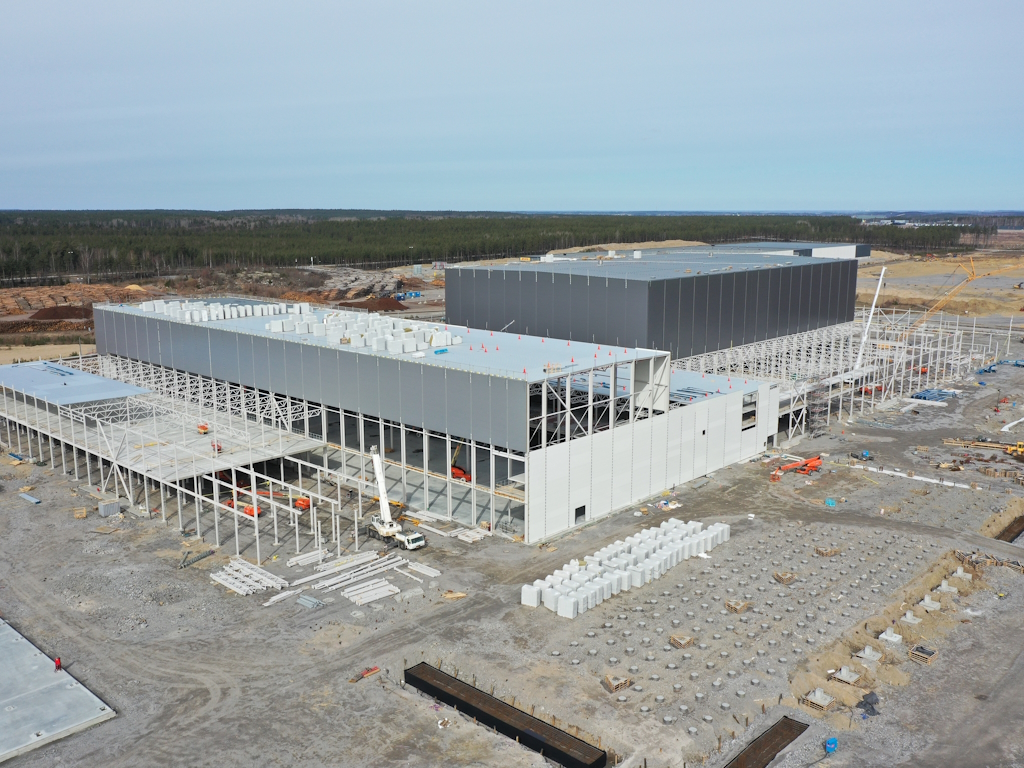 Steelframe installation, COOP cooperatives logistics park warehouse in Eskilstuna, Sweden